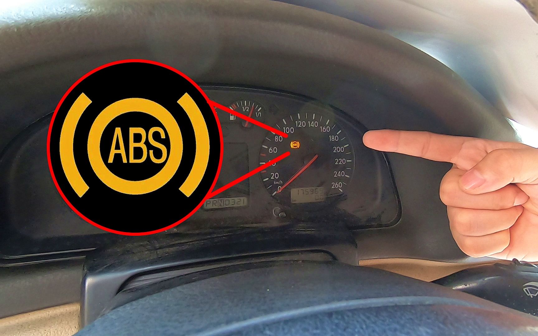 撸车师兄abs灯亮了车就不能开其实远不止如此这个常识车主要知道