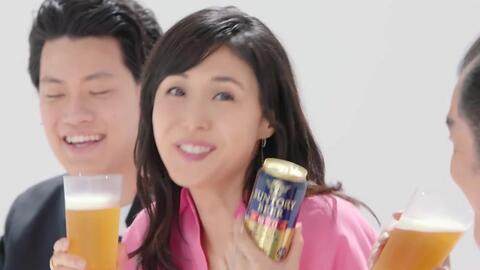 松嶋菜々子 カメラ目線で思わせぶりにつぶやき 粗品 吉田鋼太郎と パーフェクト ポーズも パーフェクトサントリービール 新cmが公開 哔哩哔哩