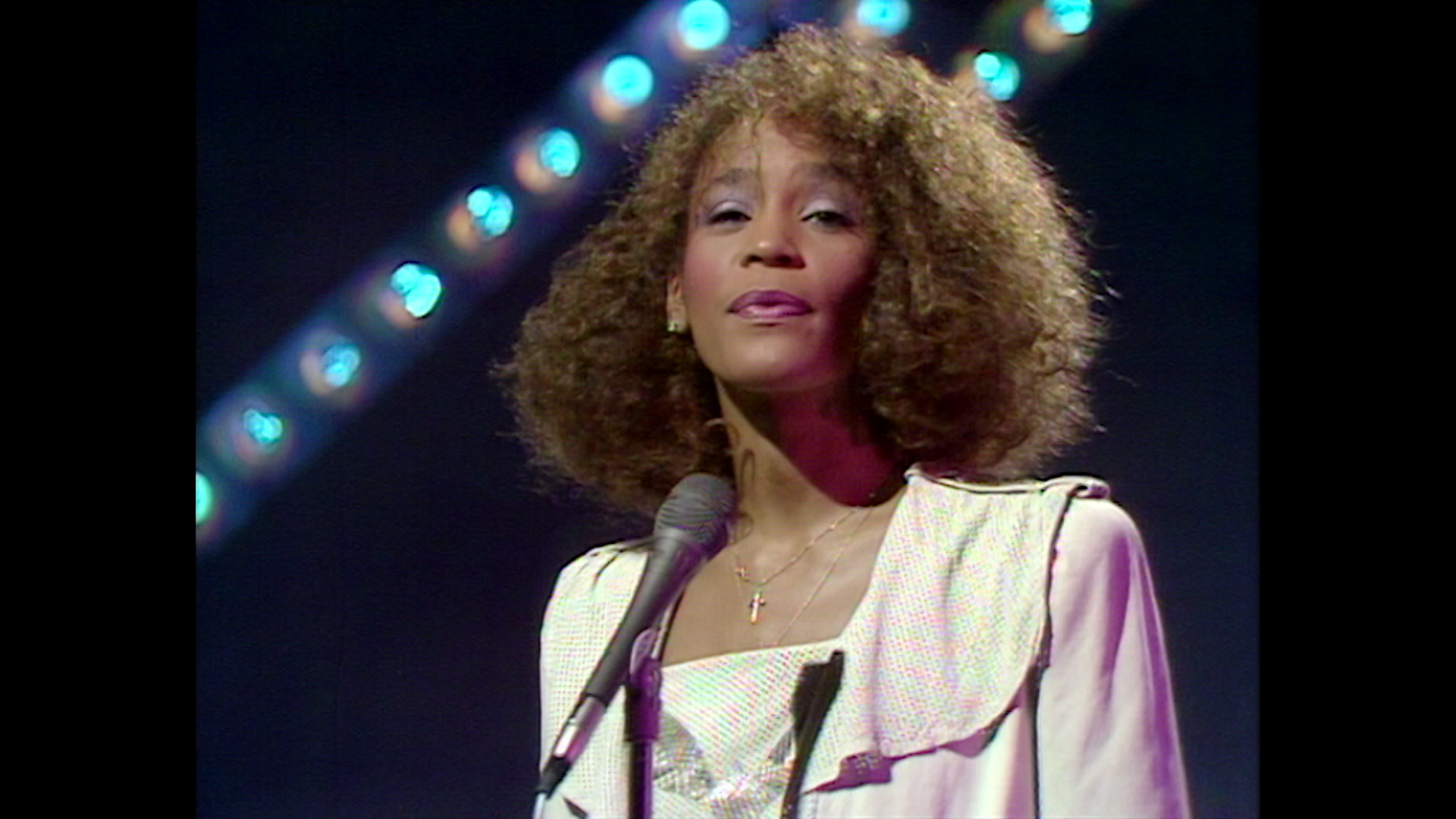 [图]Whitney Houston「Saving All My Love for You (Live on Wogan 1985)」