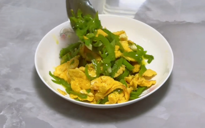 下饭神器!青椒炒鸡蛋