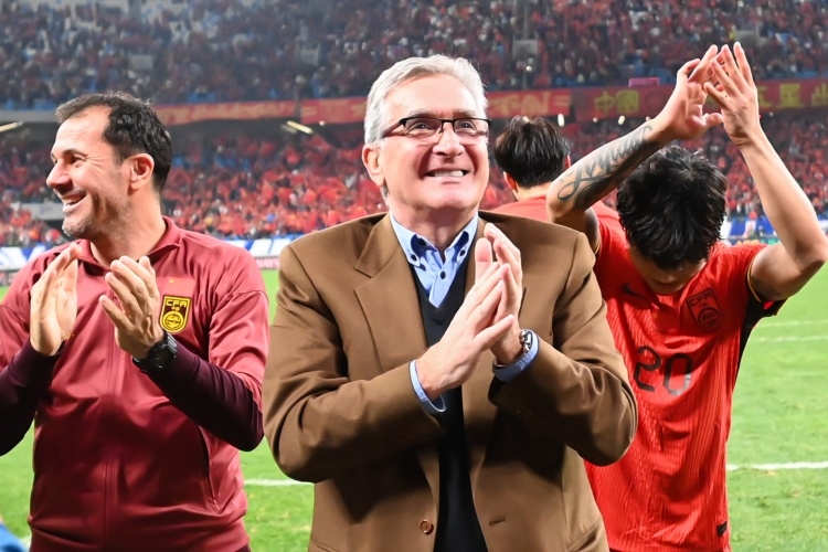 董路:国足表现出乎意料,之前不看好国足!