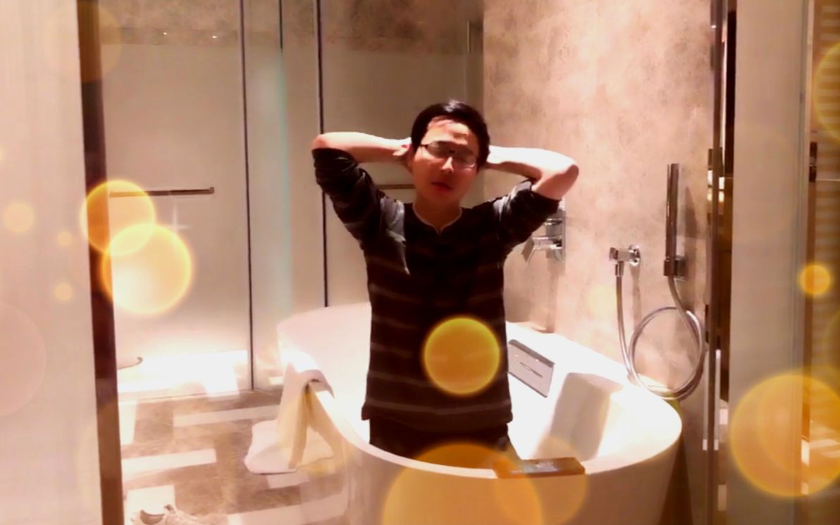 钱美美挑战保加利亚污妖王,浴室诱惑顺便与自己的小伙伴谈谈心.