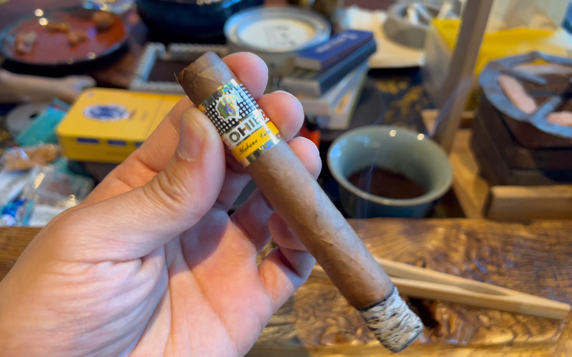 cohiba siglo ii 2017搭配2010年的福鼎白茶 2005年的新会陈皮