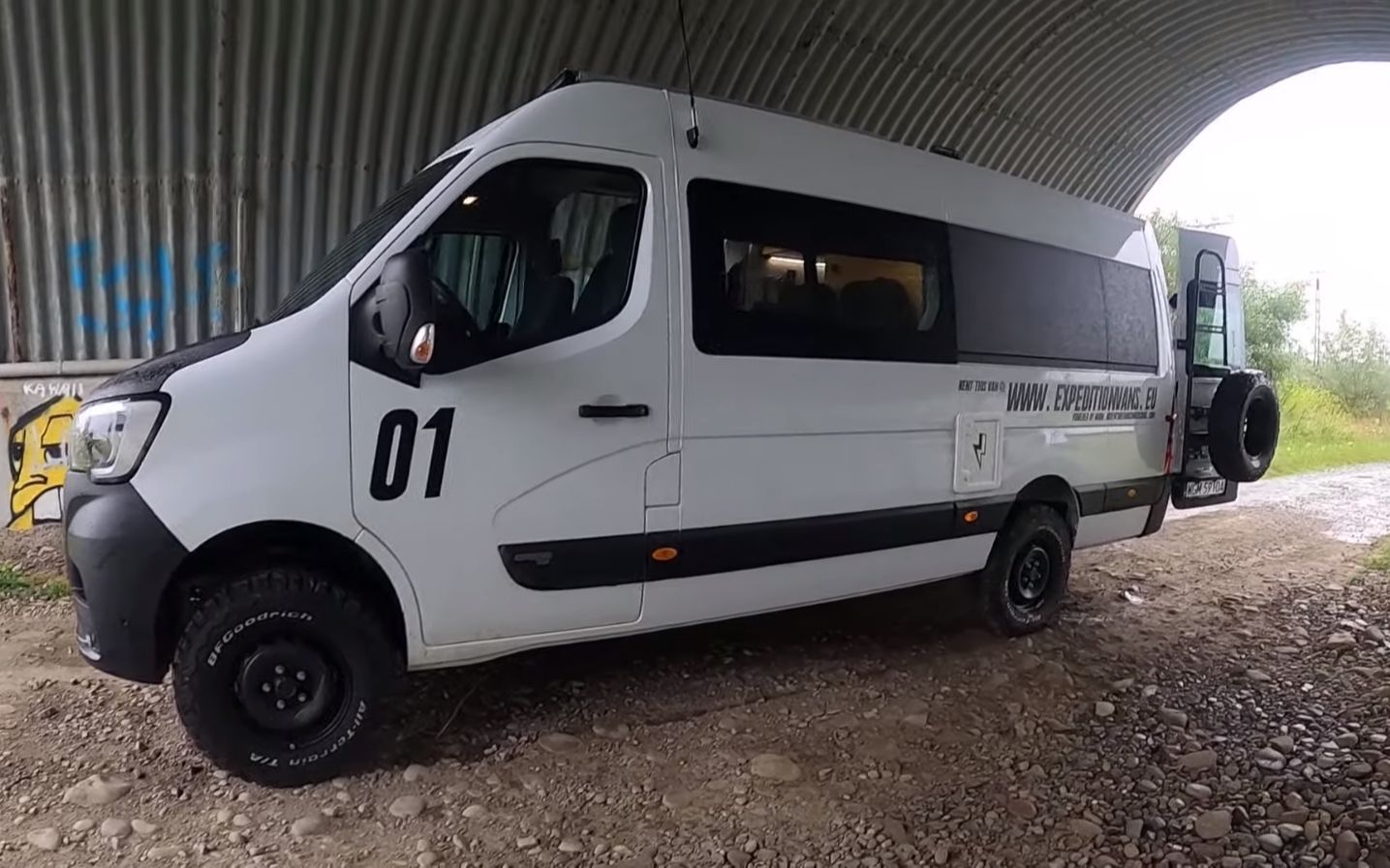 改装雷诺大师4x4越野房车(机翻字幕)