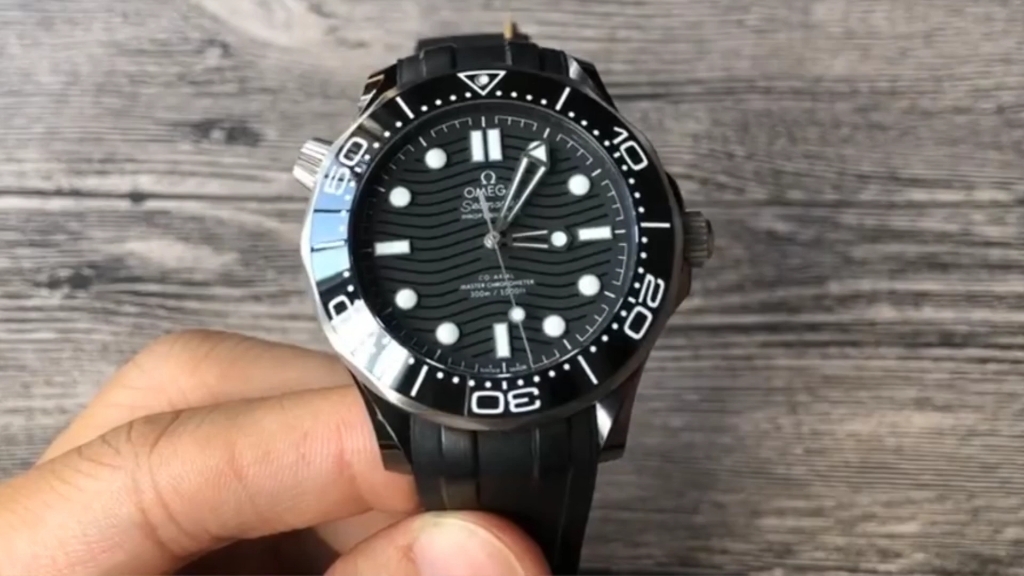 评测讲解vs欧米茄陶瓷海马300怎么样上发条调时间日历使用教程