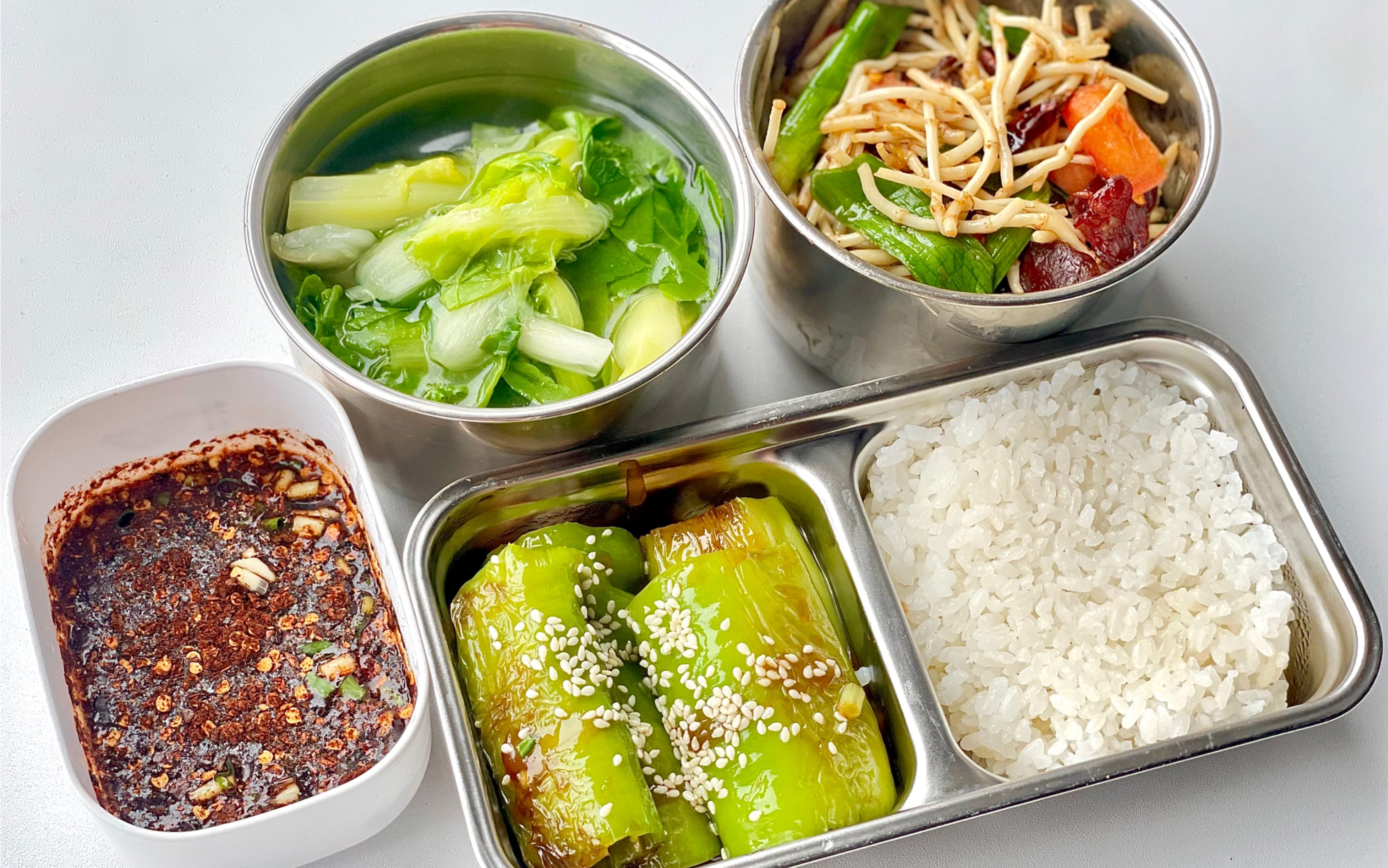 活动  打工人的带饭日常|家常菜便当 青椒酿肉 折耳根炒香肠 素菜汤