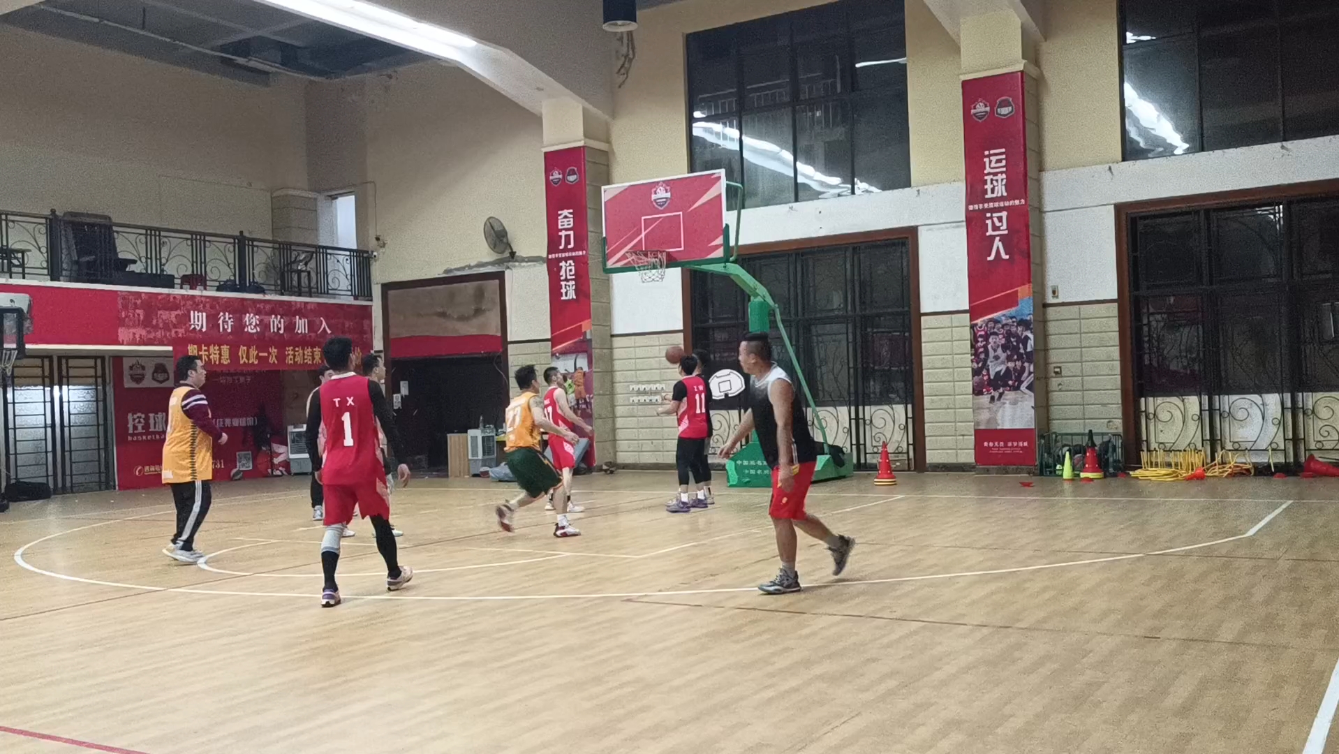 今天换长袖衣打球软的不行,才10几分,不失误也有20分 吧t t