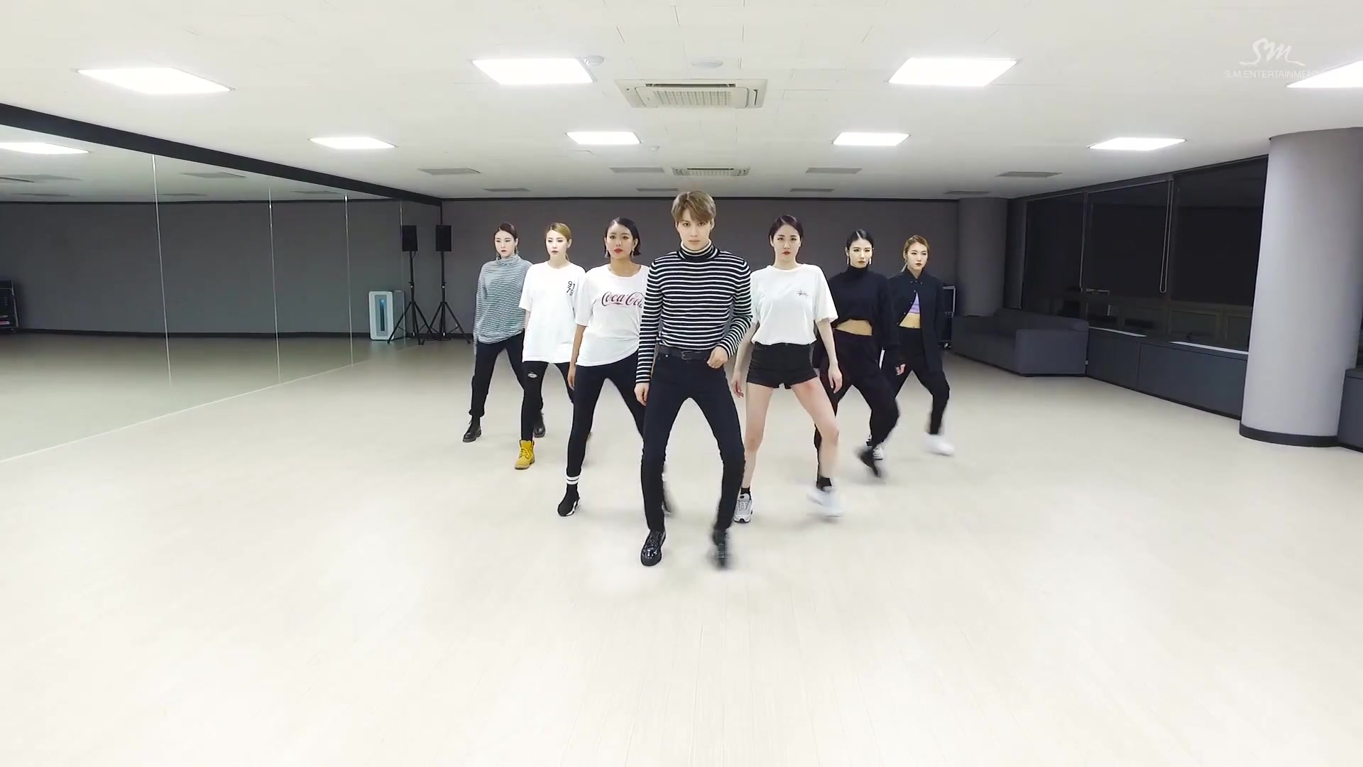 [图]泰民TAEMIN - MOVE (Dance Practice舞蹈练习室)