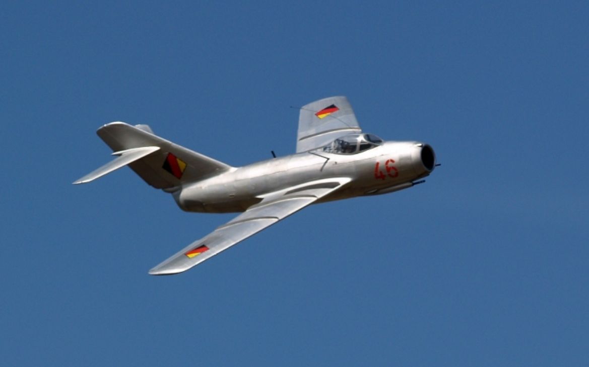 【涡喷航模】carf卡夫像真机1/5比例米格-15战斗机飞行_哔哩哔哩 (゜