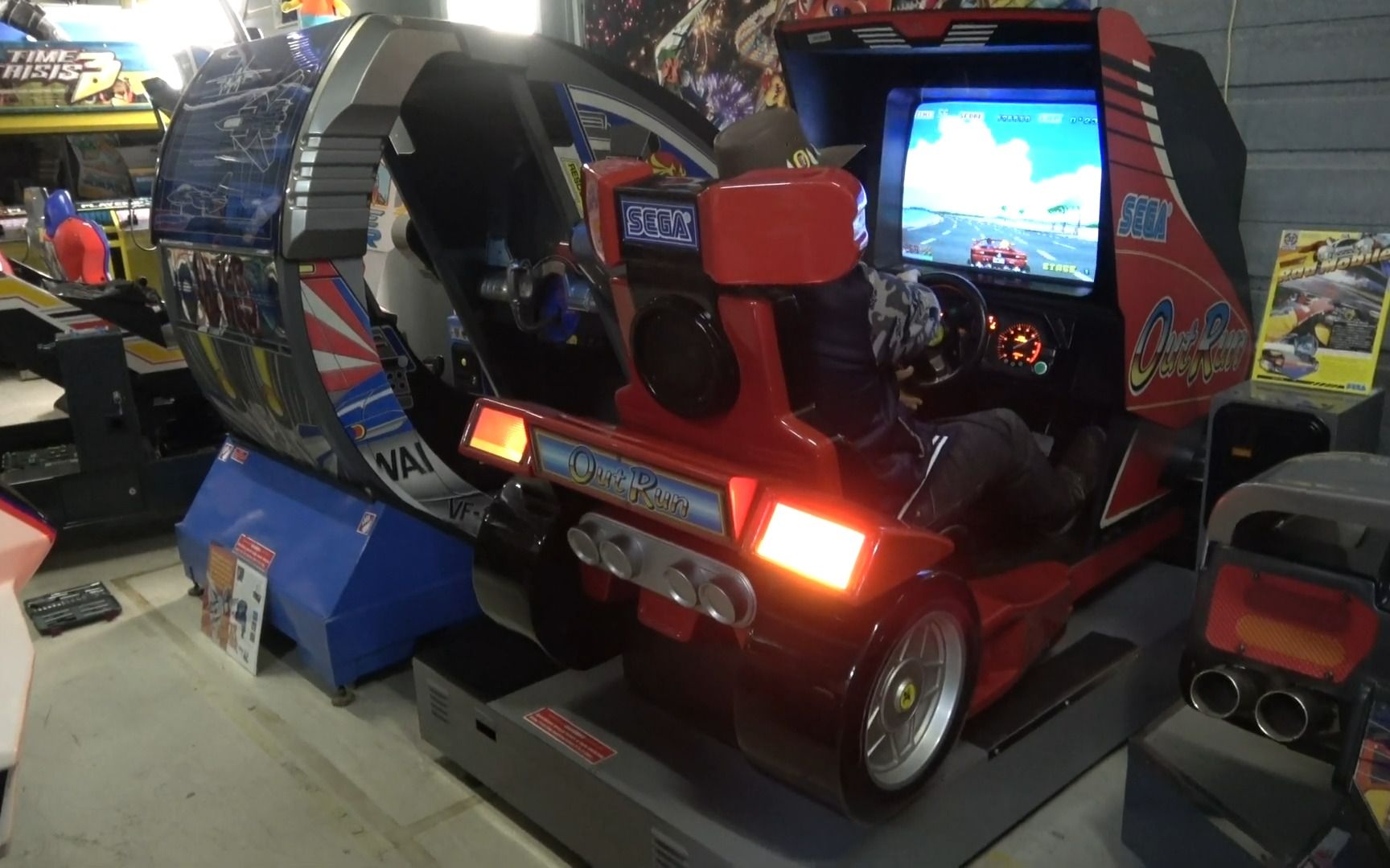 世嘉街机赛车游戏 out run 1986 - (1080p)