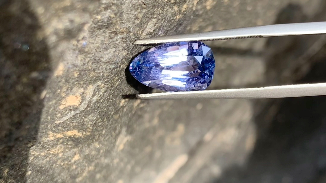 越南钴尖晶石4ct 颜色火彩很好