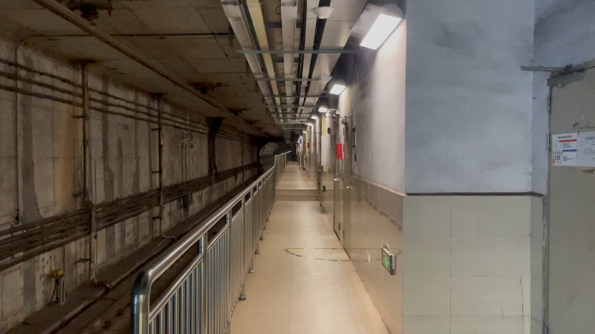 东莞地铁2号线往虎门火车站进站广播 02x017～018旗峰公园站下行进站