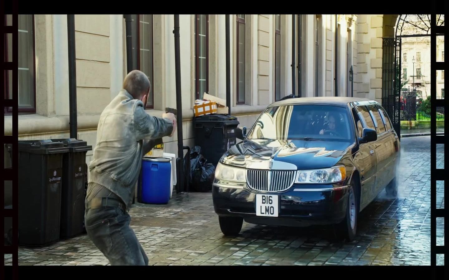 急先锋美女开百万豪车林肯加长玩漂移这也太豪横了吧