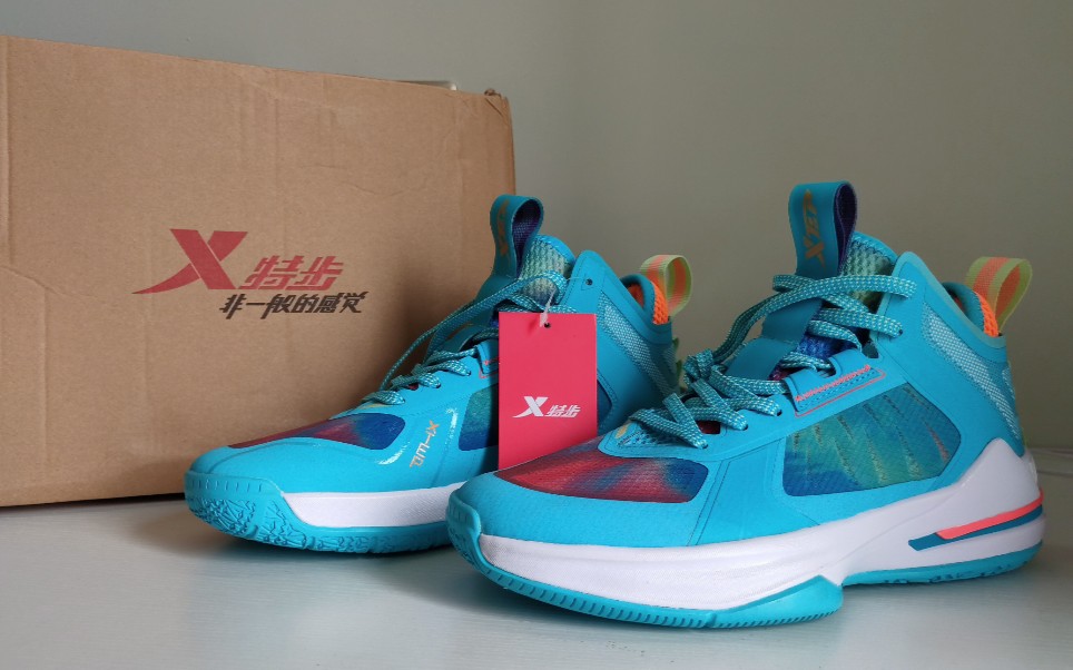 xtep林书豪战靴开箱特步轻羽篮球鞋配色兰