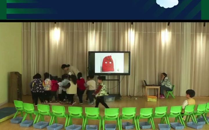 幼儿园公开课,小班科学《不一样的感觉》课程目标:1.知道用手触摸是感知物体的一种方法,喜欢用手尝试不同质感 的物体.2.能用语言表达对不同物体的...