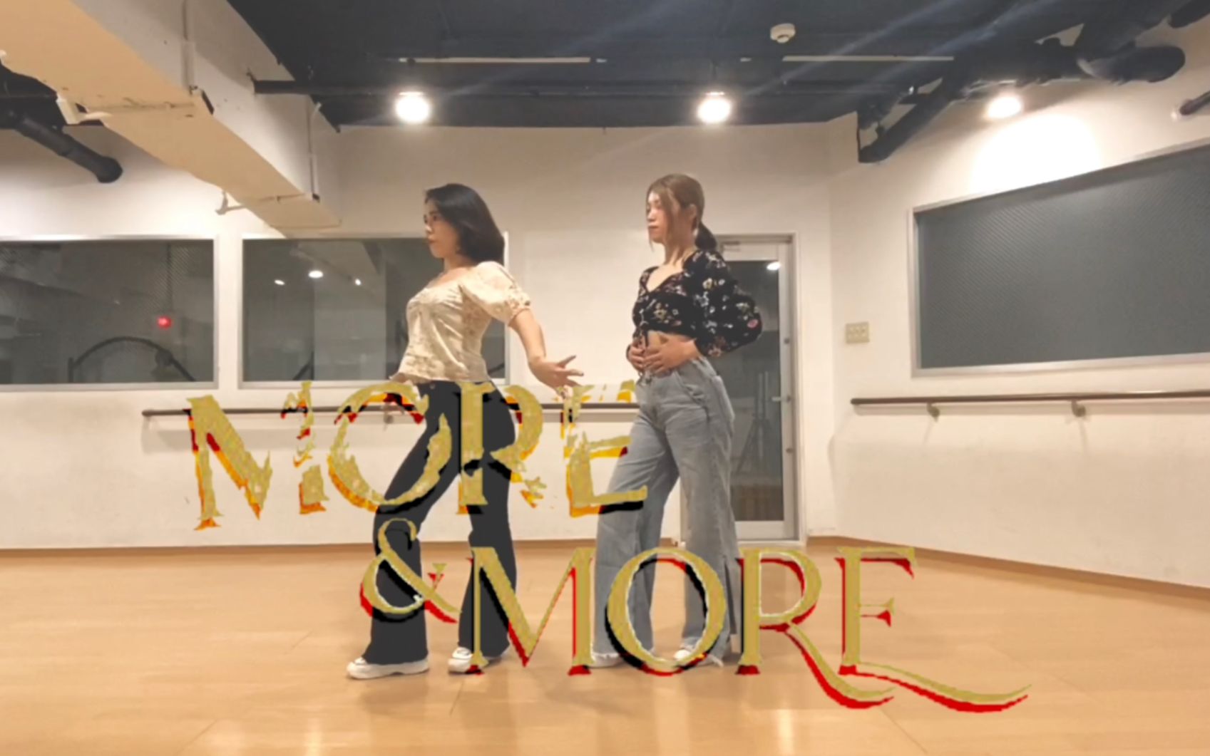 【SHIUchum 舞蹈翻跳】 MORE&MORE  TWICE / FULLver. 两个人翻跳 | DANCE COVER from日本哔哩哔哩bilibili