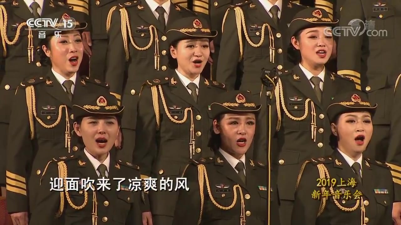 [图]《让我们荡起双桨》+《听妈妈讲过去的故事》指挥：余隆 演奏：上海交响乐团 合唱:解放军文工团合唱团