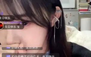 Download Video: 【苏杉杉生日零点直播恩人们的惊喜！】好用心 因为被封所以自制了蛋糕！