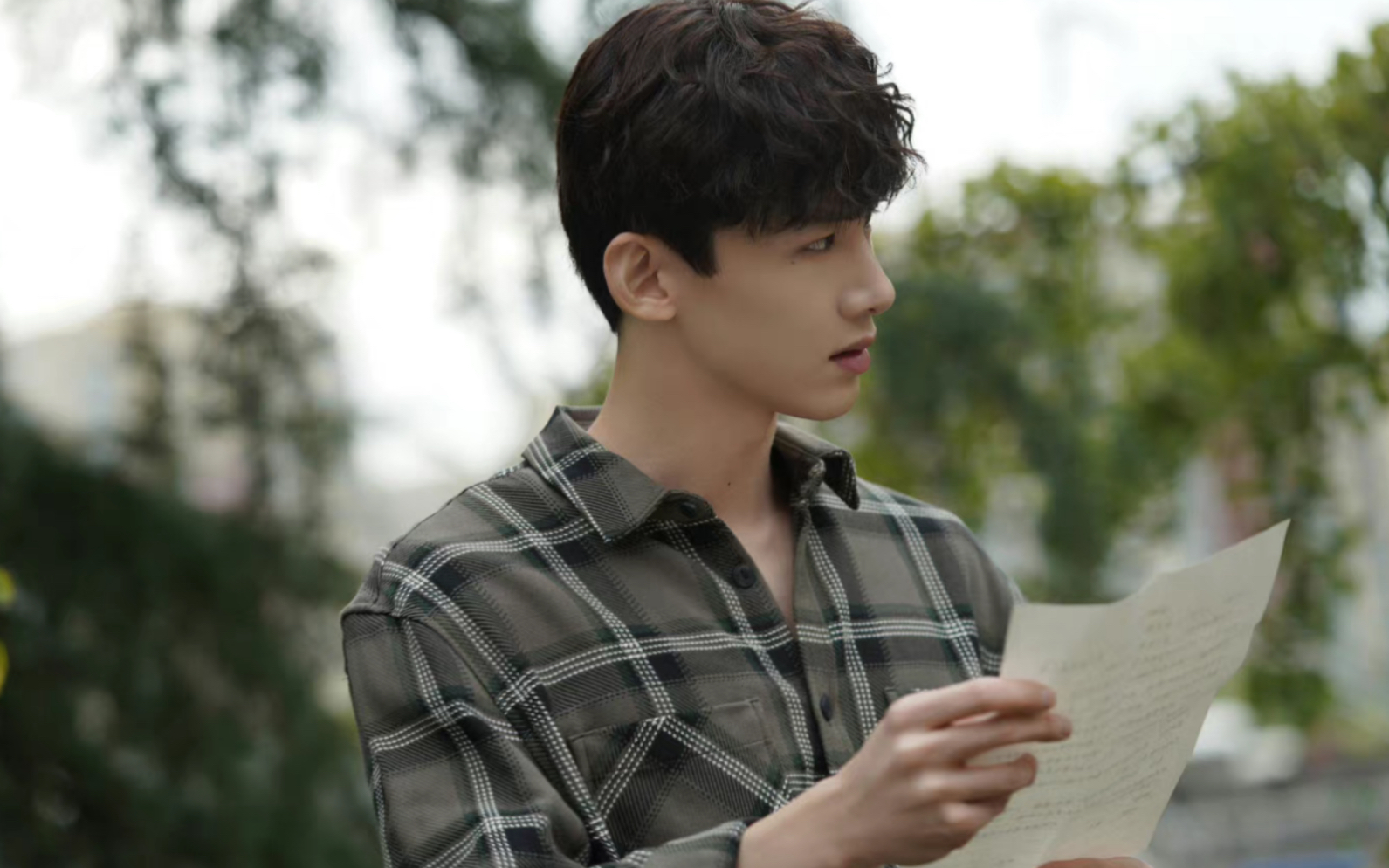 白敬亭孤勇者过三爽人间小太阳