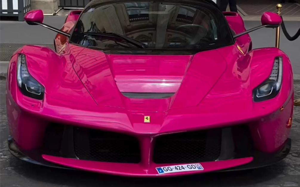 猛男配色的法拉利拉法