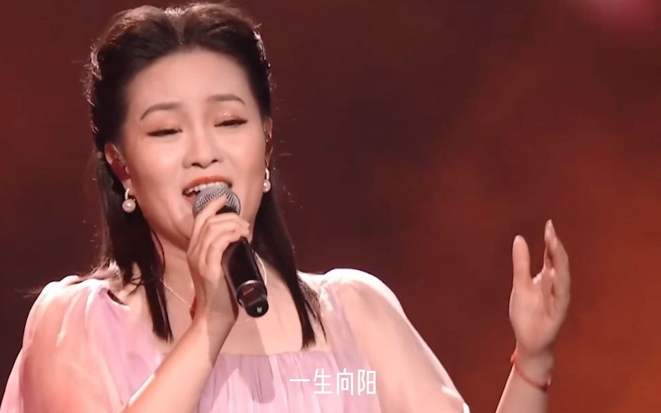 女高音歌唱家雷佳现场演唱“最佳影视歌曲”《人世间》,腾讯音乐浪潮音乐大赏在成都举办哔哩哔哩bilibili