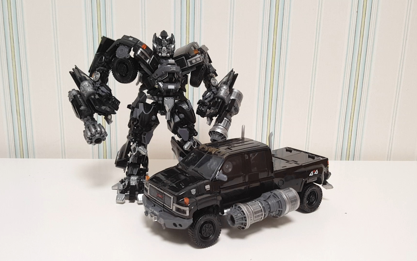 孩之宝tt变形金刚mpm06铁皮