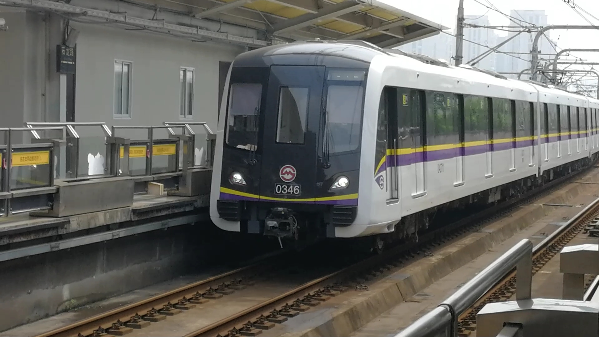 上海地铁3号线叛徒包公346石龙路进站