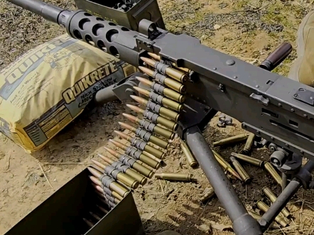 勃朗宁m2重机枪实弹射击
