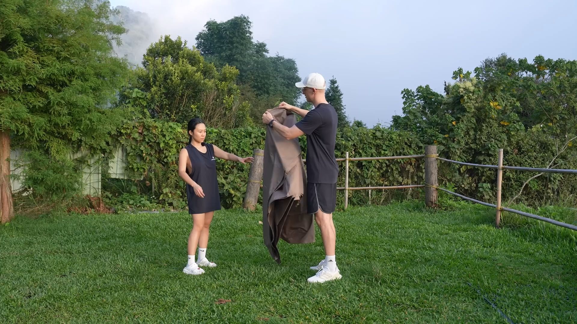 山间露营——罗曼与莎伦
