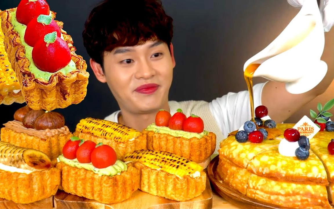 【boggil吃播】草莓玉米薄饼和香蕉奶油派