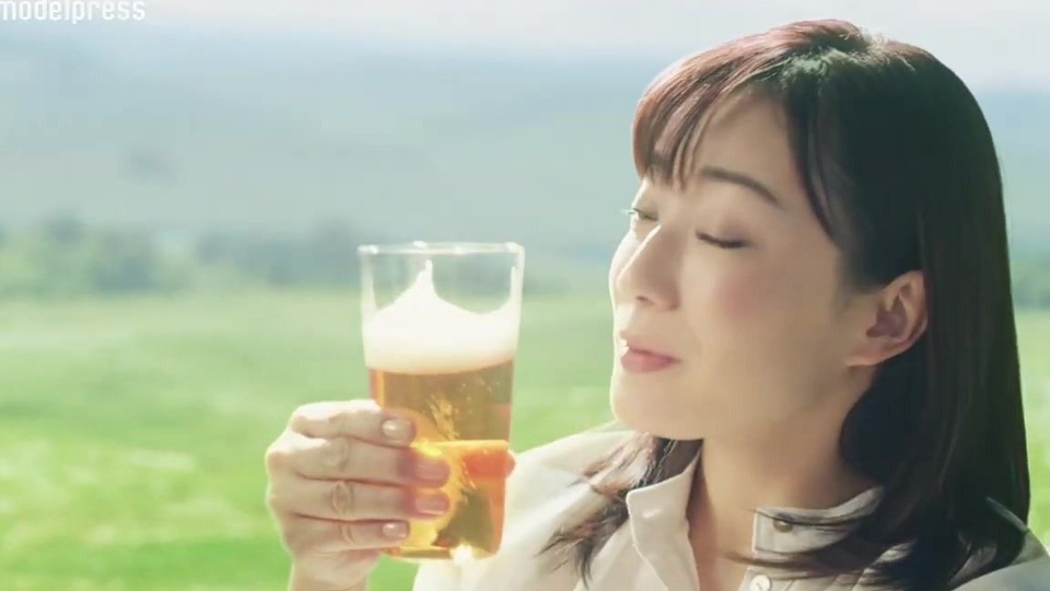 菅野美穂 大自然の中でビールを堪能 キリン グリーンズフリー 新cm インタビュー 哔哩哔哩 Bilibili