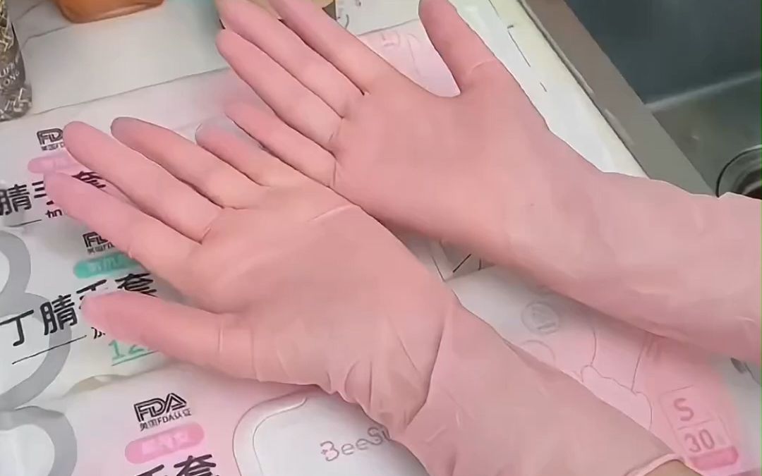 做家务一定要好好爱惜自己的手,加长加厚的丁腈手套 就非常好用