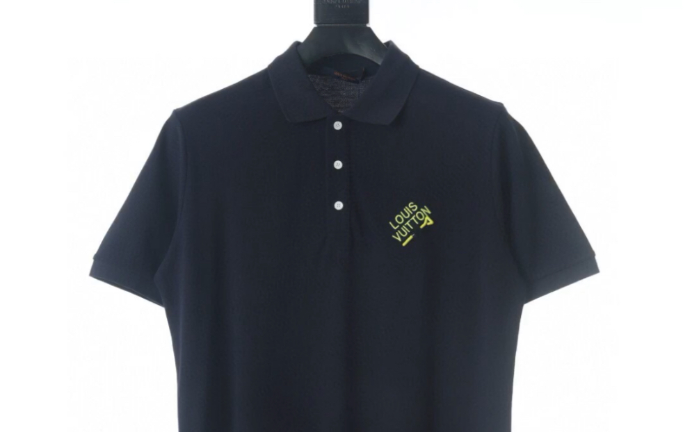 分享高仿louisvuittonlv 22ss别针刺绣短袖polo衫 藏蓝色