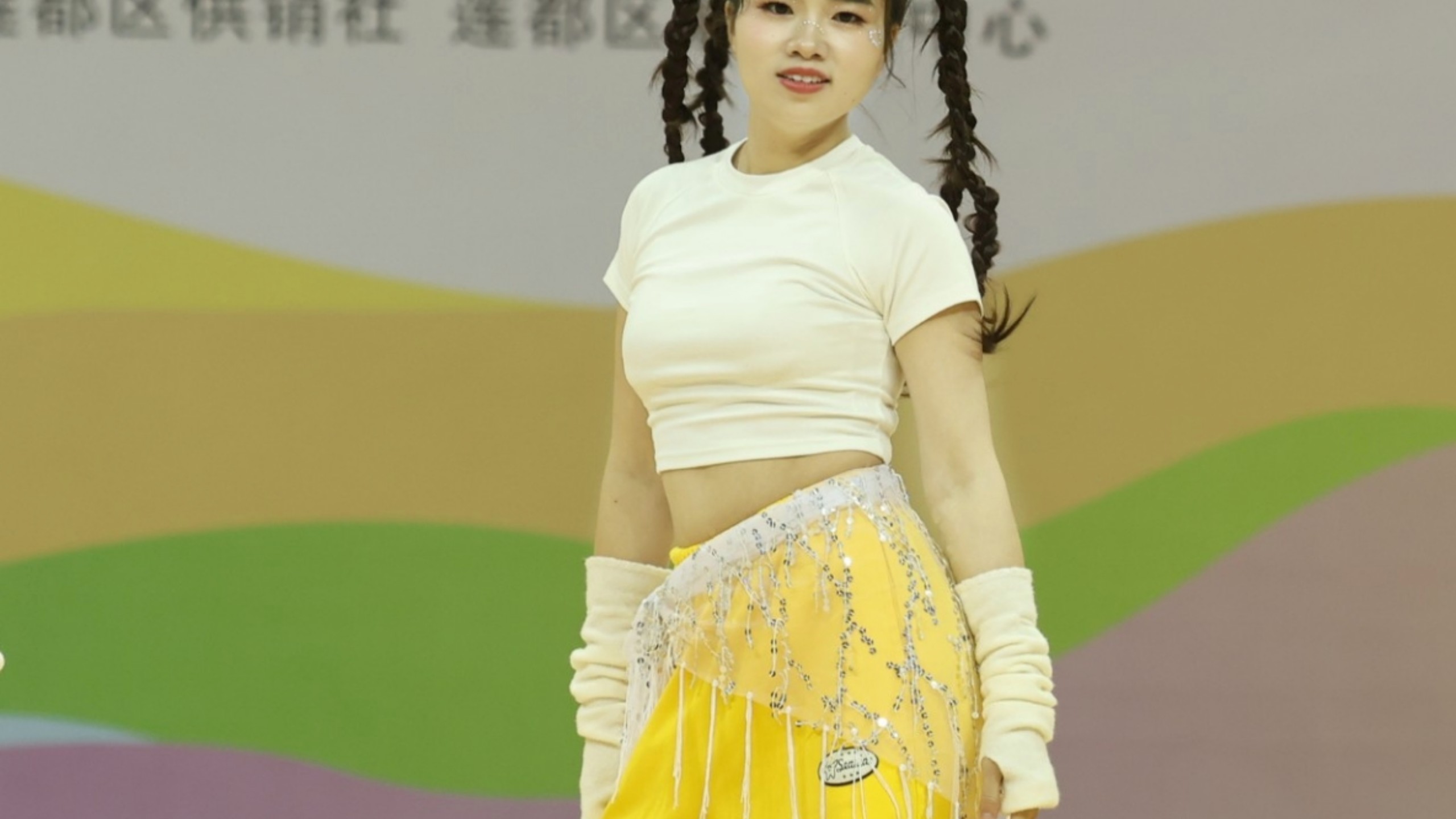 上台表演啦!《我的未来式》集体舞蹈,活力满满!