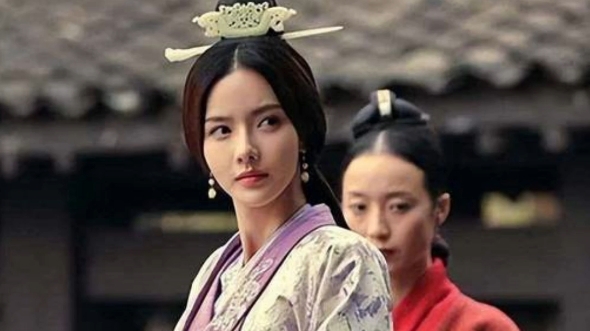 凋零于乱世的三国绝色,曹丕的夫人甄洛,为何死后嘴里被曹丕塞满了糠呢