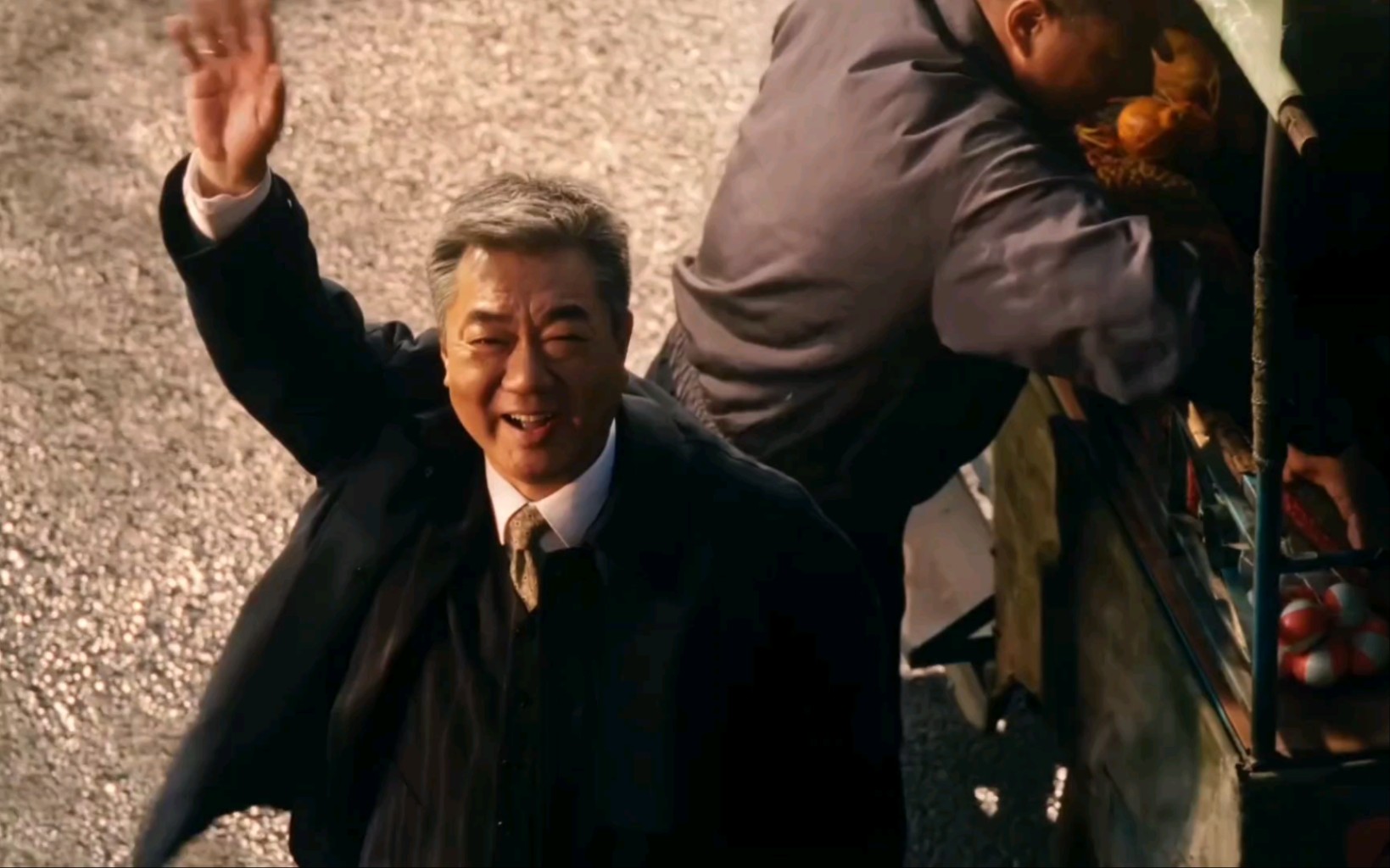 范总,一句侬好啊,在黄河路开启了自己的篇章,一句江湖再见,与汪小姐