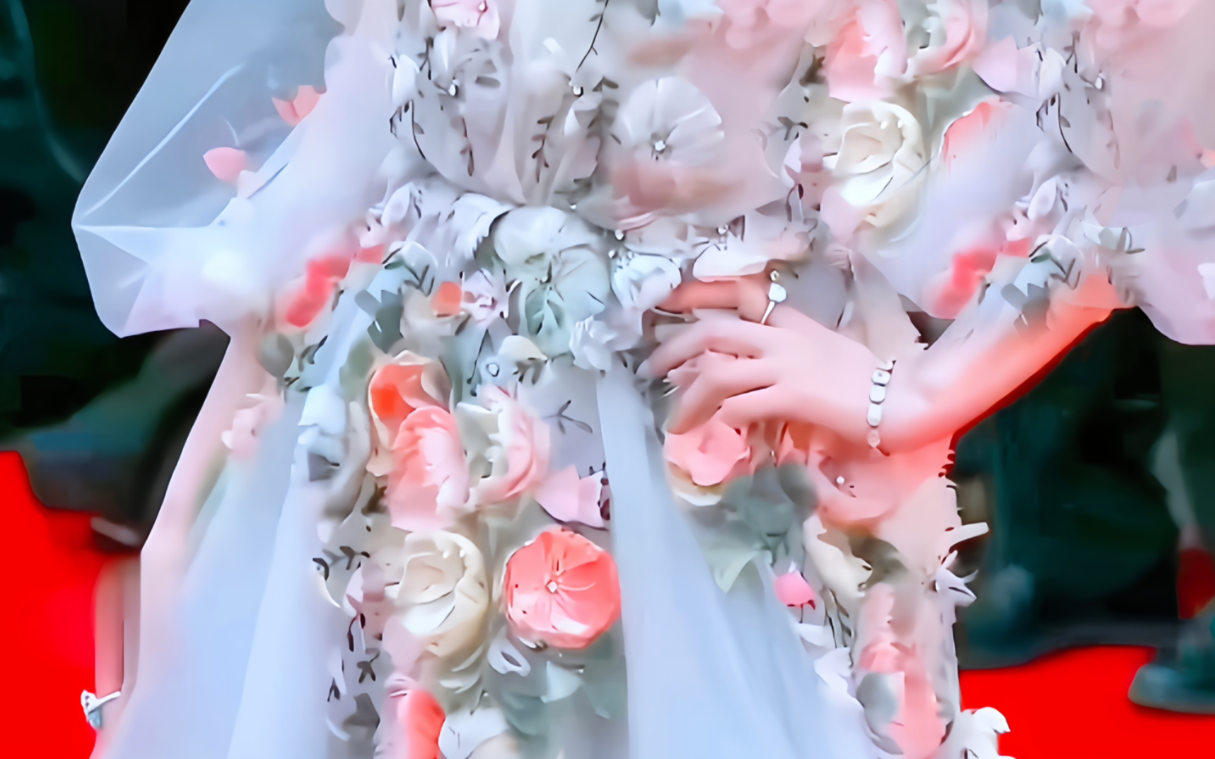 范冰冰应该穿她这套戛纳花仙子去2024metgala红毯