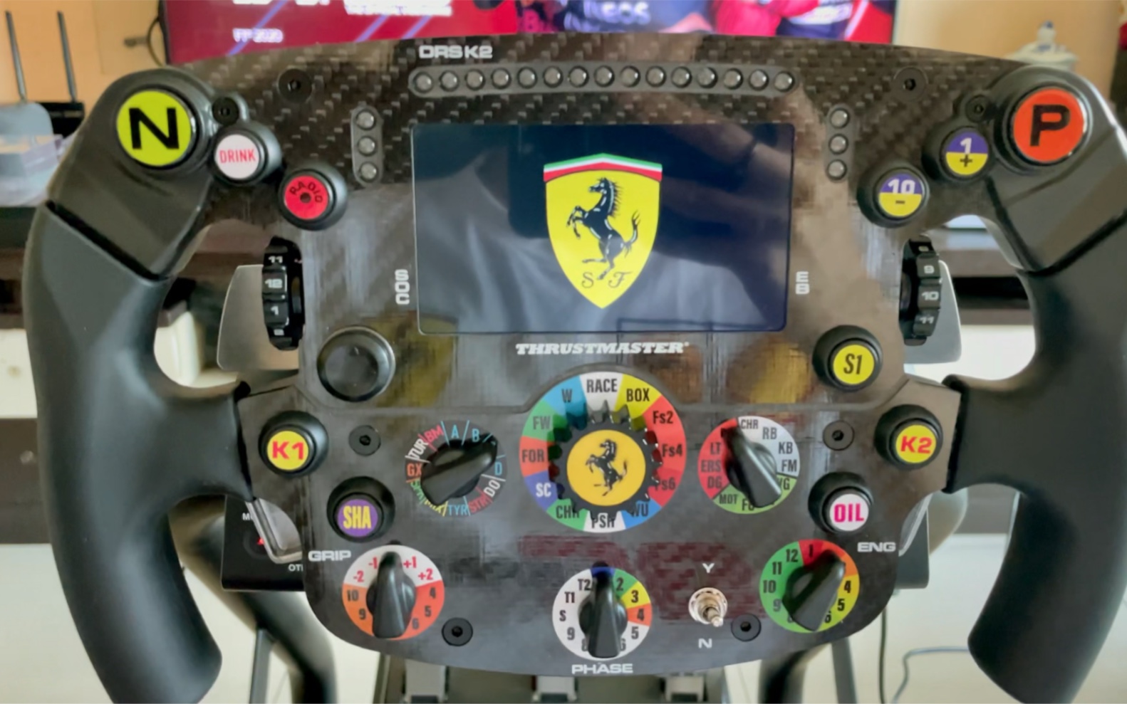 亮屏注入灵魂!这个法拉利sf1000方向盘还是挺香的