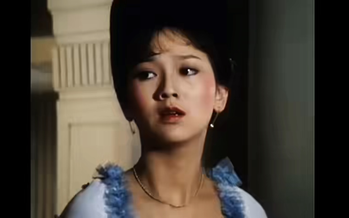 [图]1980高清版《上海滩》许文强重返上海滩开启为亲人复仇之路，丁力与文强在黑暗的街道上并行，力不解文强为何要重返上海，文强淡然的回答：有很多问题是无从解释的…..