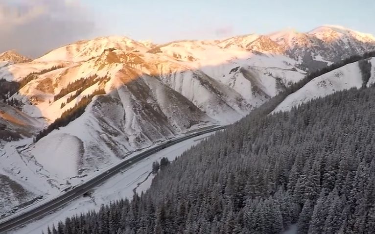 [图]骑行中国：壮美！暴雪中的果子沟大桥，这种美你肯定没见过！