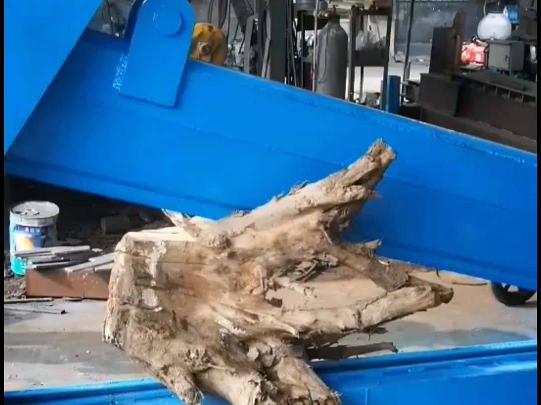 铡刀式劈木机 龙门式树根劈开机 大型破木机