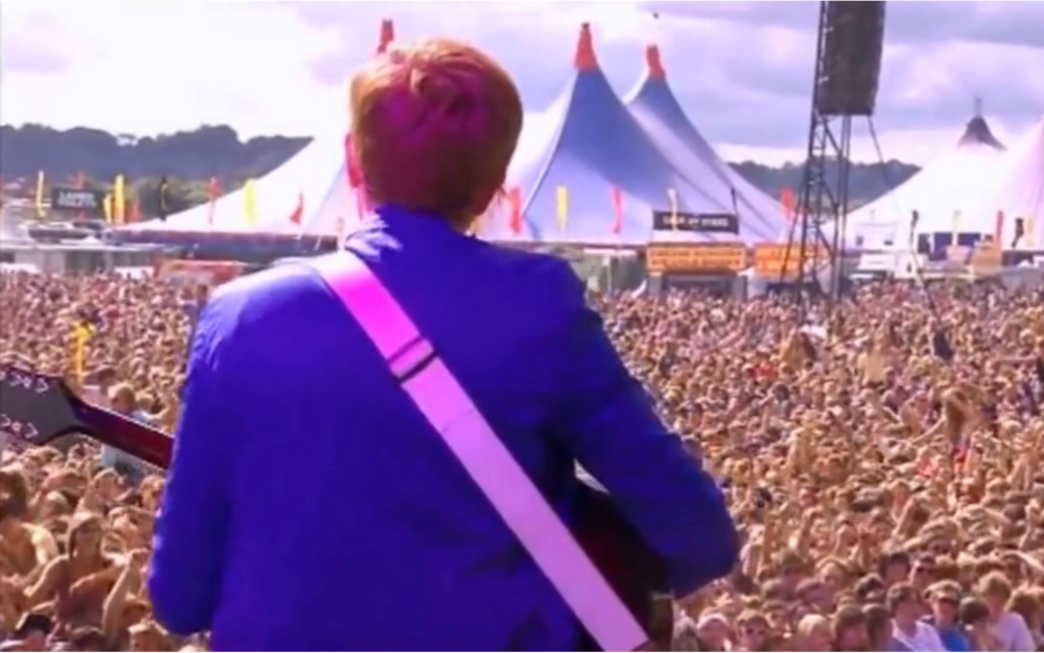 [图]Two Door Cinema Club- What You Know (Live) Reading Festival 2011