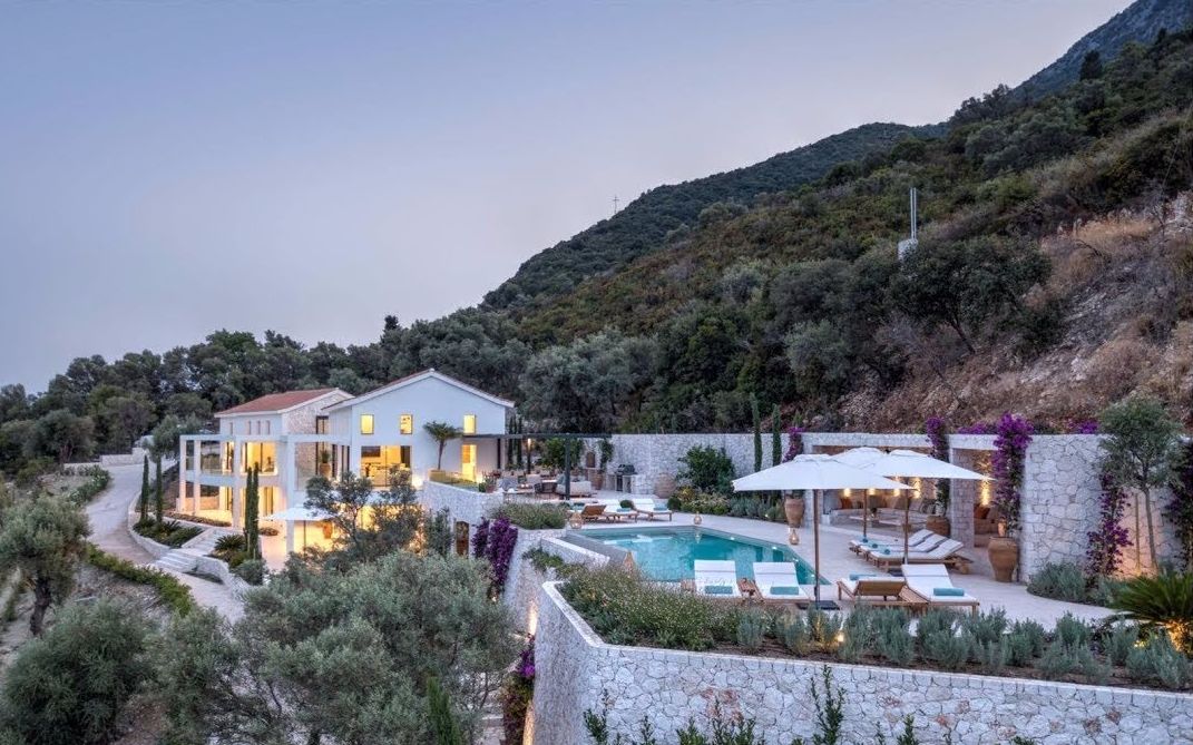 [图]希腊莱夫卡达苏富比国际Inviting Cliffside Masterpiece in Lefkada, Greece