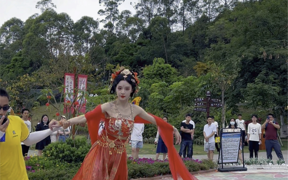 五一欢乐游,东莞观音山遇见国风女神施梦露飞天,让人