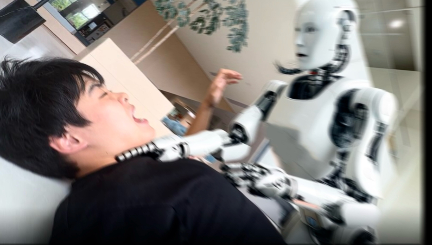 50年后，曾经辱骂过AI的人类：