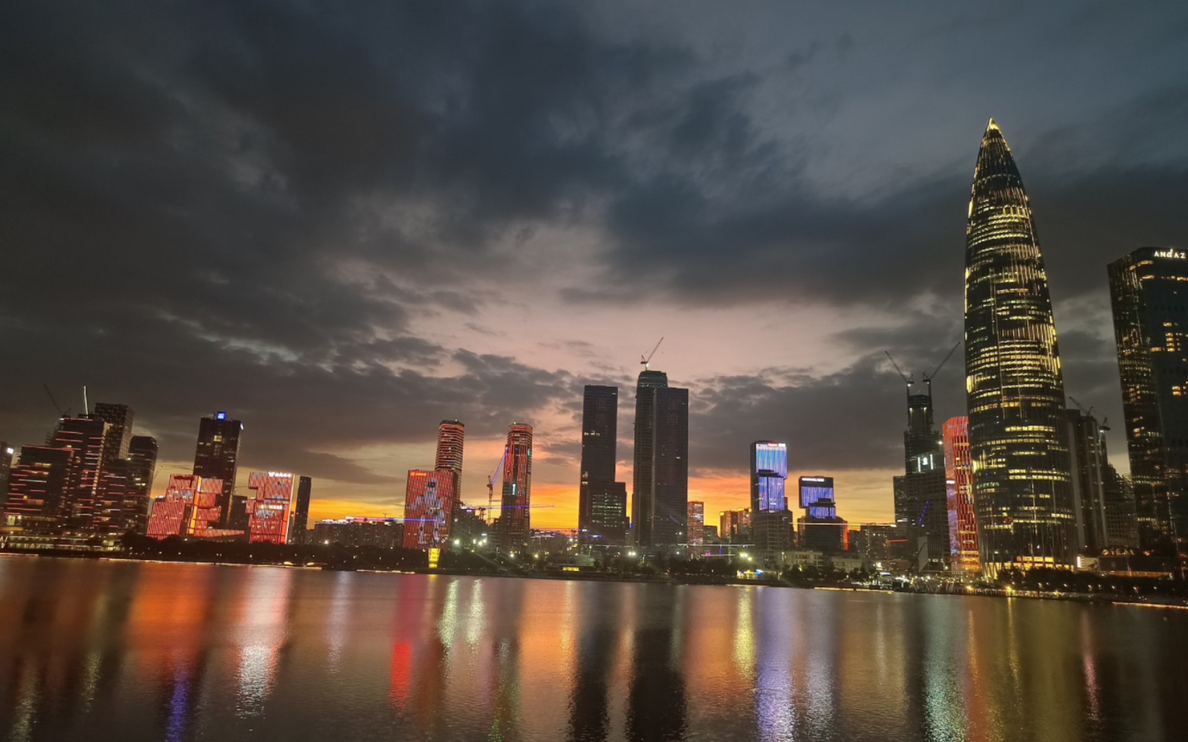 深圳湾人才公园晚霞与夜景交融