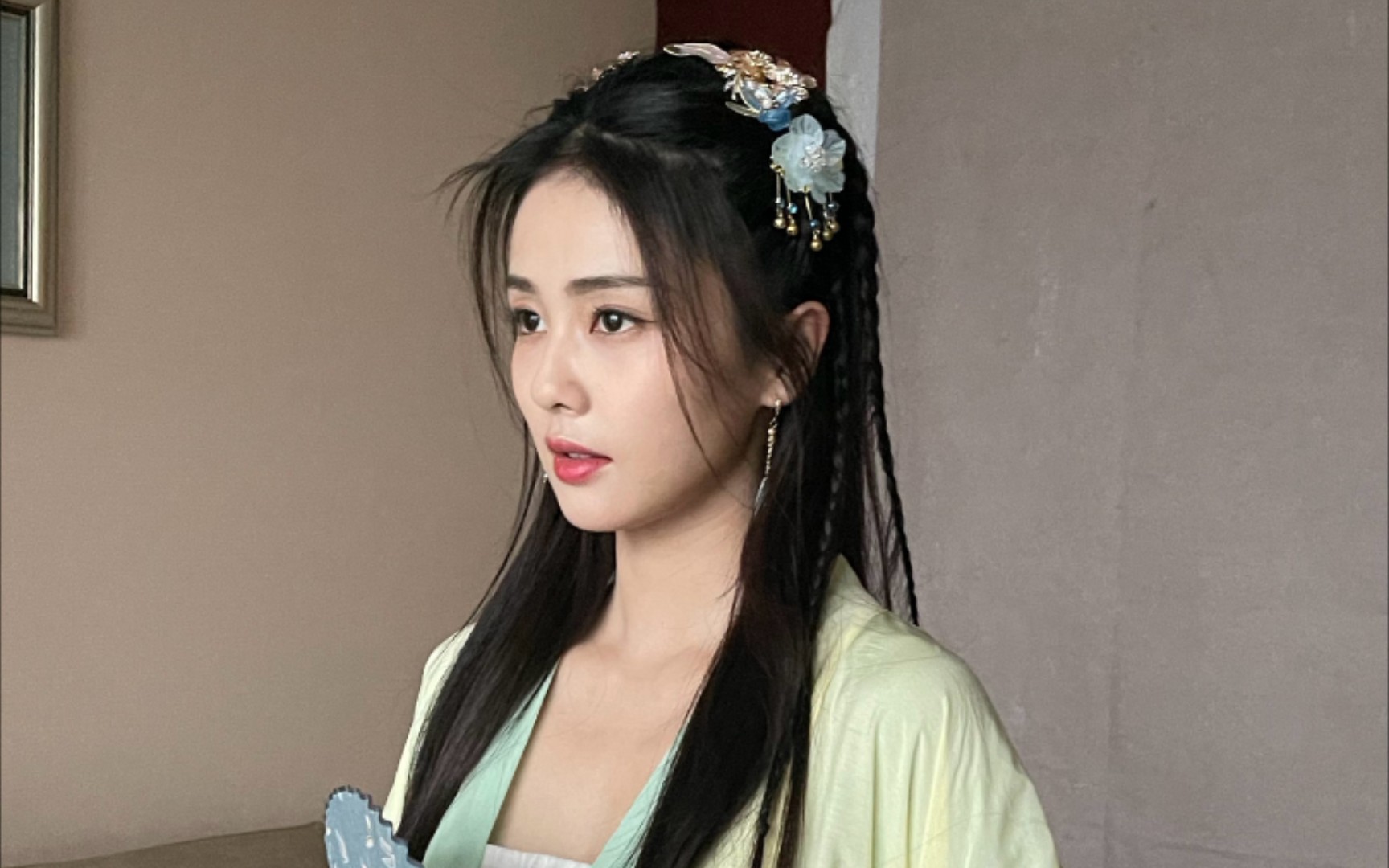 活动作品白鹿超美bmy元宵节后台跳舞视频外加影集