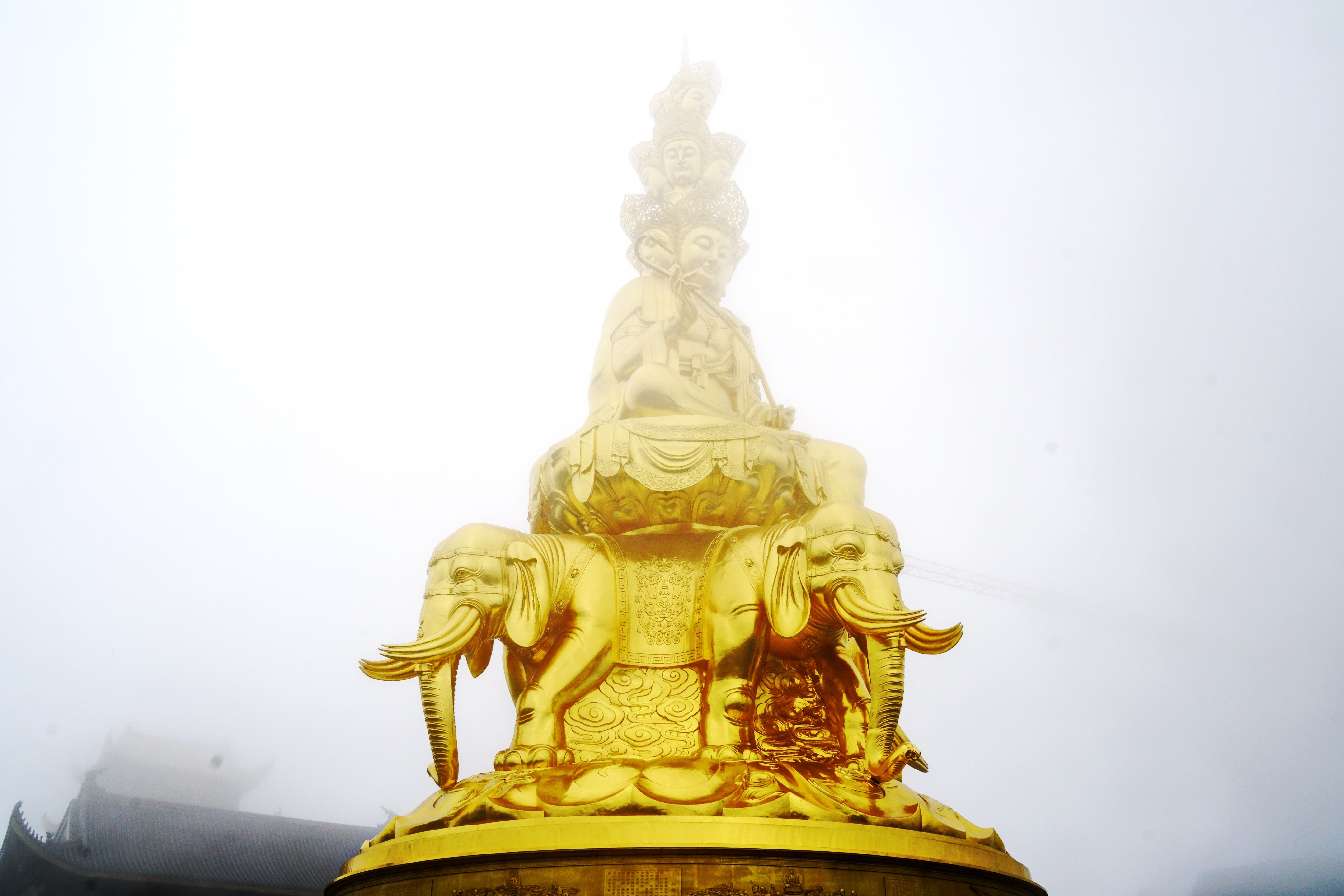 游峨眉山登金顶 礼佛佛之长子