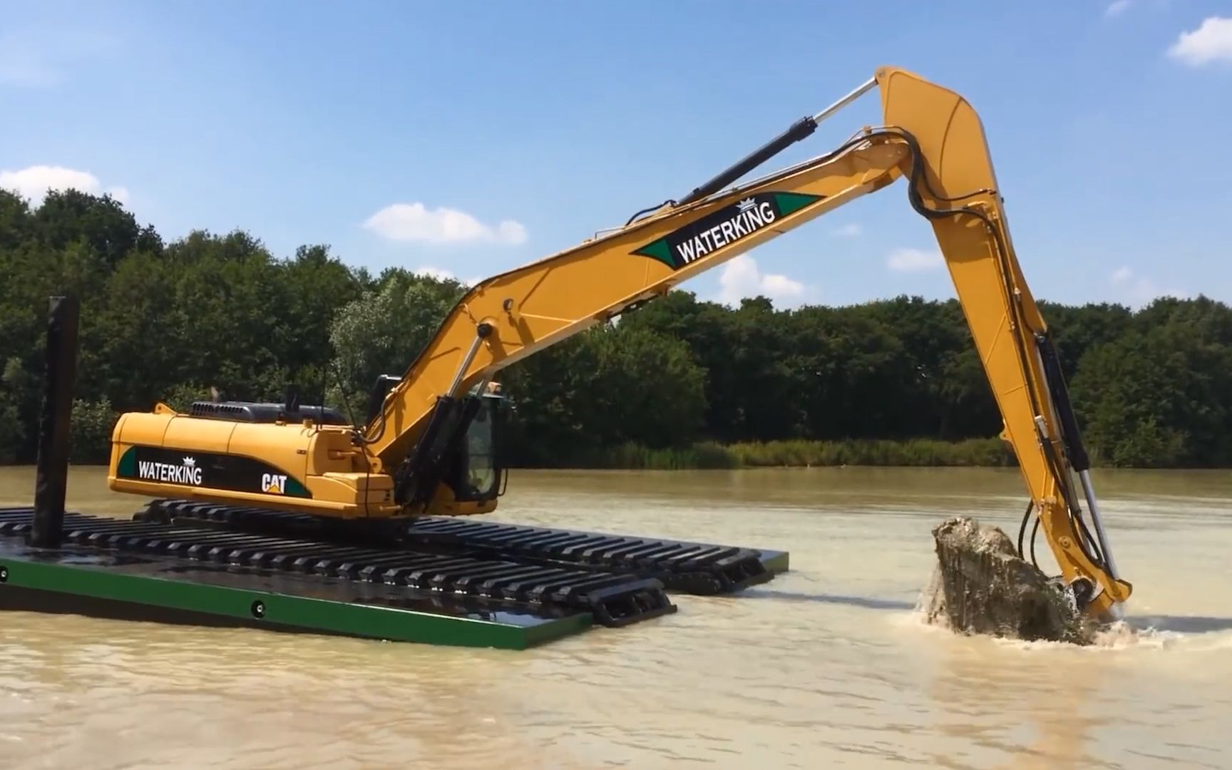 不可思议的水陆两栖挖掘机,能疏通河道营救船只,它是怎么工作的
