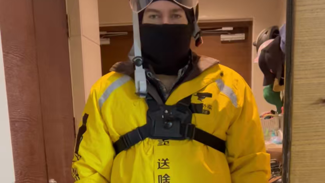 电动车战胜了大胖媳妇的裤衩子